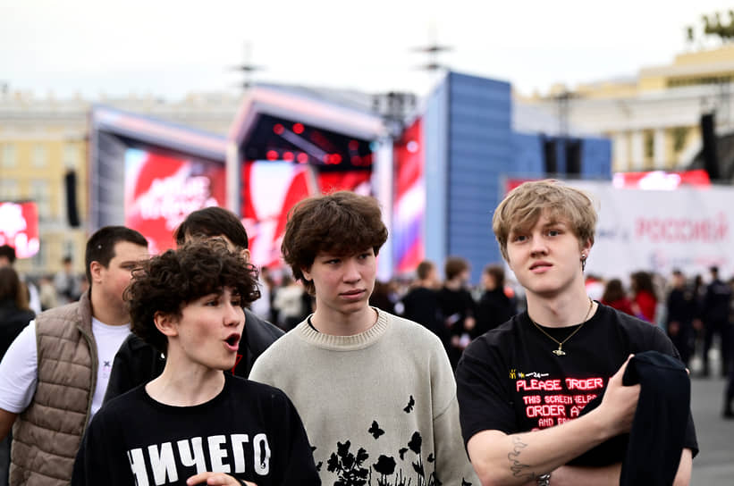 Выпускники на Дворцовой площади