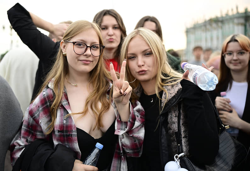 Выпускники на Дворцовой площади