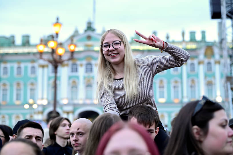 Выпускники на Дворцовой площади