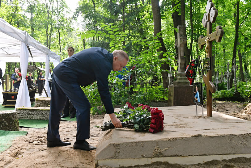 Губернатор Александр Беглов на похоронах бывшего чиновника Романа Старовойта