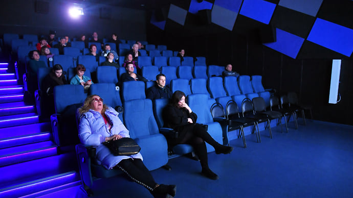 «Материалистка» не помогла кассе