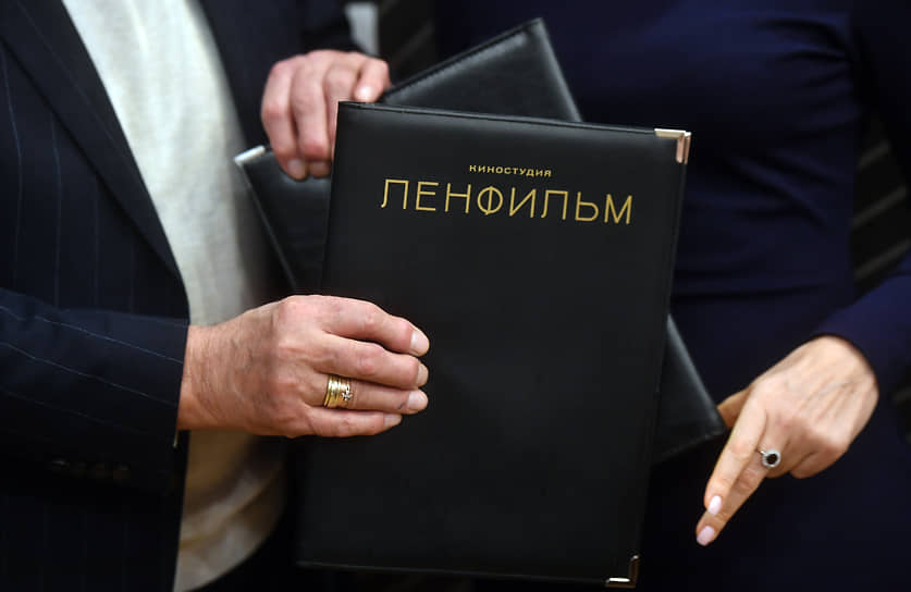 В киностудии передачу акций под контроль города комментировать отказались. В то же время источники близкие к «Ленфильму» указывают, что переход уже идет