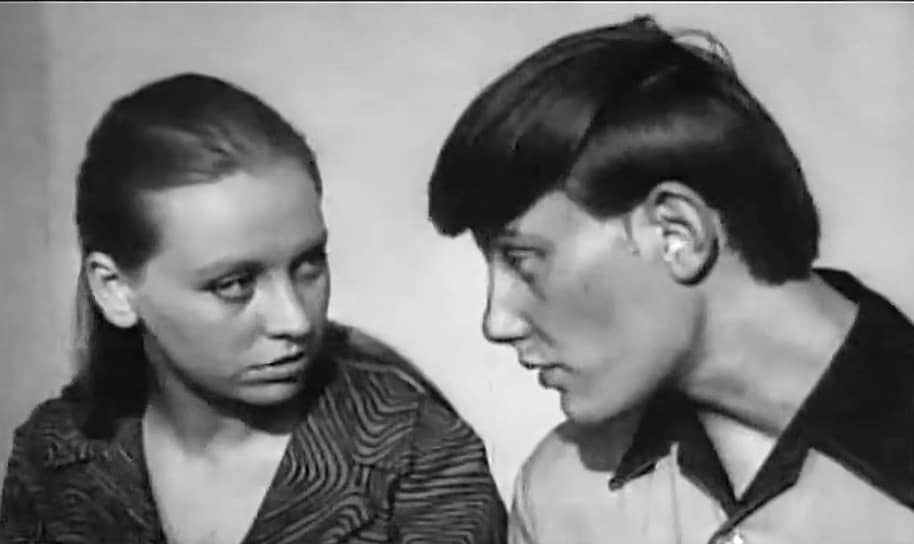 Первую роль в кино актриса получила еще до поступления в вуз. Фильм «Офицер запаса» с Крючковой сняли в 1971 году в Молдавии