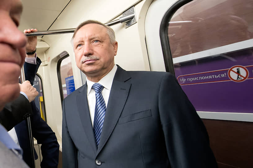 Губернатор Санкт-Петербурга Александр Беглов в вагоне метрополитена в день несостоявшегося открытия станции «Проспект Славы» в сентябре 2019 года
