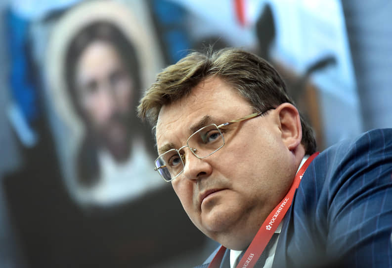 Спустя 200 лет находятся те, кто в угоду времени продолжает проводить исторические параллели. На недавней научно-практической конференции «200 лет со дня восстания декабристов» министр юстиции Константин Чуйченко заявил, что «советская власть превратила историю декабристов в пропагандистский миф, но ничего хорошего из этого не вышло» и что восстание «застопорило» преобразования, которые бы без бунта «были бы реализованы быстрее, естественным эволюционным путем». «Отвечая на вопрос, что такое восстание декабристов для России? На мой взгляд, это — не прогресс, это — регресс»,— заявил чиновник