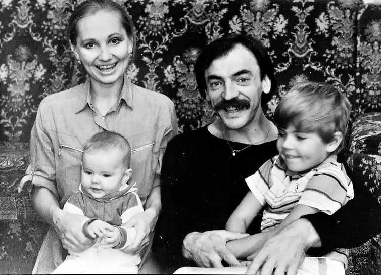 Елизавета Боярская родилась 20 декабря 1985 года в семье актеров: народного артиста Михаила Боярского и народной артистки Ларисы Луппиан. Елизавета — второй ребенок в семье, старший брат — ныне политик, депутат Госдумы Сергей Боярский