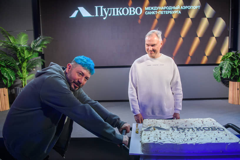 Основатель «Студии Артемия Лебедева» Артемий Лебедев и гендиректор «Воздушные Ворота Северной Столицы» Леонид Сергеев на презентации нового логотипа аэропорта Пулково