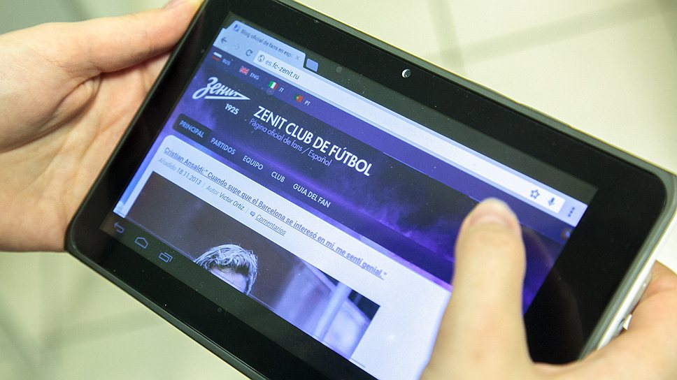 Регулярные выступления «Зенита» в европейских турнирах обеспечили клубу интерес со стороны зарубежных болельщиков. Поэтому к английской версии сайта, которая работает с октября 2010 года, прибавились еще три — итальянская, португальская и испанская