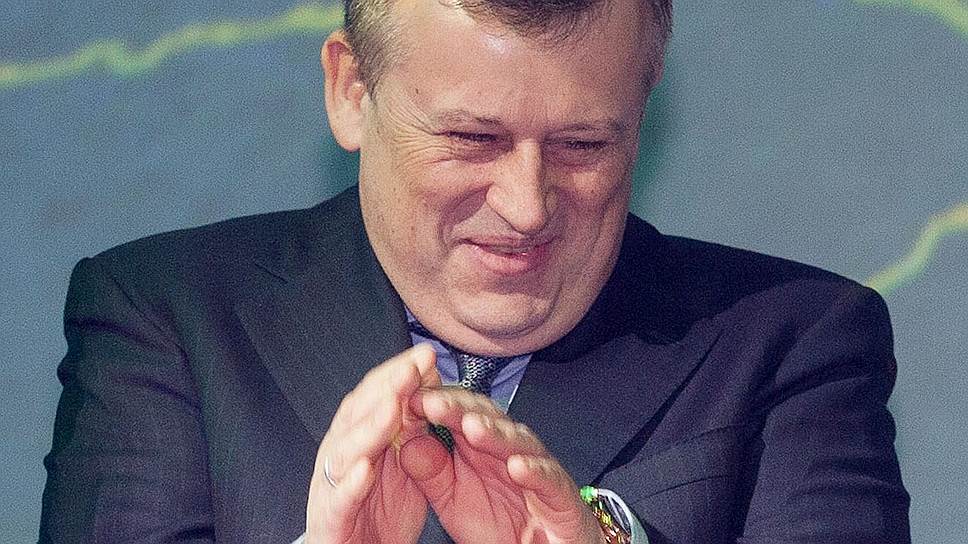 Александр Дрозденко предпочитает нести ответственность единолично, решая возникающие проблемы в «ручном режиме»