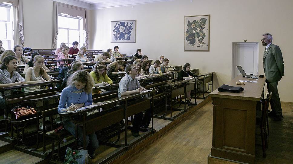 Большинство вузов не преследует коммерческих целей и поэтому не заботится о прибыльности своей деятельности, ограничиваясь лишь безубыточностью