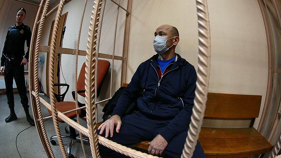 Для экс-прокурора Ленобласти Станислава Иванова прошлый год складывался крайне неудачно: сначала госслужащий попал в больницу с острым лейкозом, а затем против прокурора завели уголовное дело и он был взят под стражу