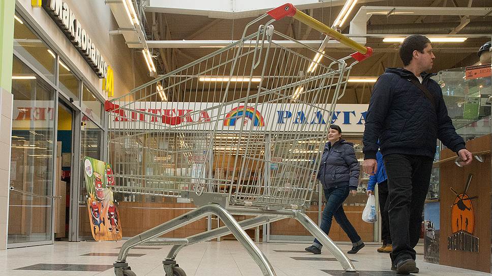 Зона входа в гипермаркет и пространство около кассовых терминалов — наиболее проходимые места, но именно они считаются оптимальными для размещения аптечного ассортимента