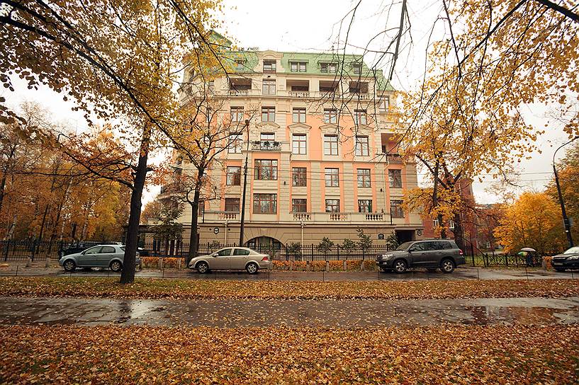 Иногда «клубы по интересам» напоминают крепости 