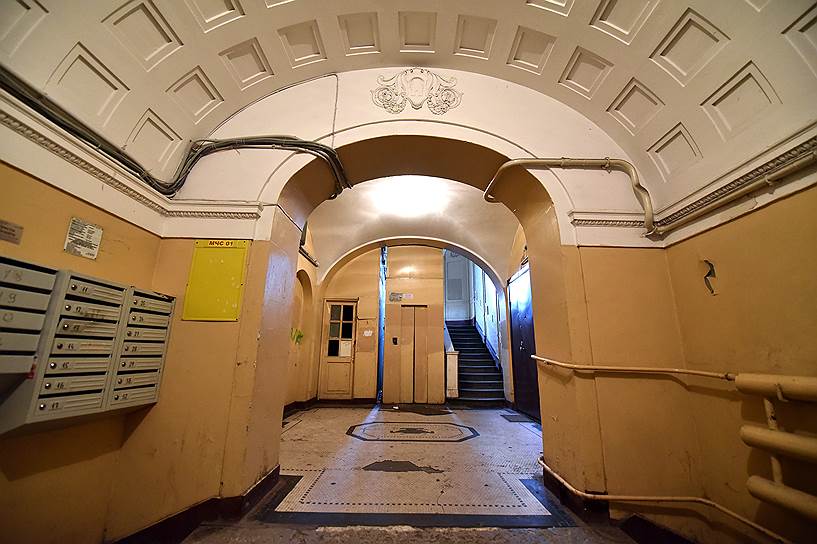 Такая парадная — не роскошь, а вполне обыденное явление для исторических петербургских зданий