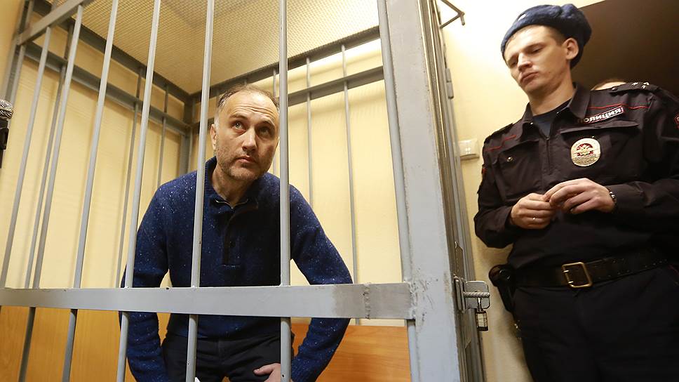 Следственный изолятор и стадион достроили до уголовных дел