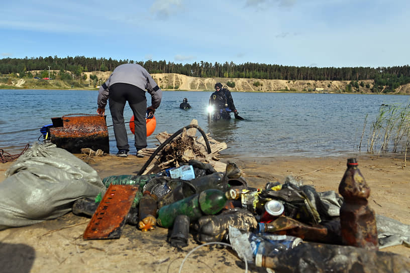 С января по июль в водоемах Петербурга было собрано и вывезено на утилизацию 2407 куб. м мусора