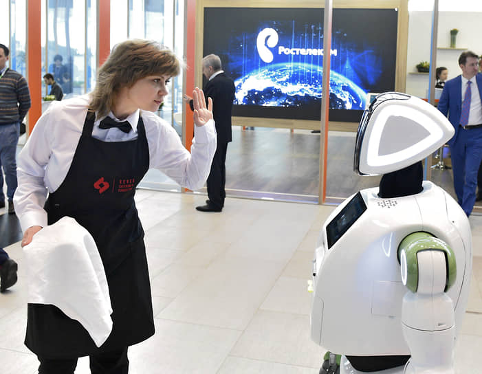 Специалисты нынешний уровень конкуренции среди соискателей на работу в области робототехники оценивают как невысокий: на одну вакансию приходится четыре резюме, что чуть ниже нормативного показателя в пять-шесть резюме 