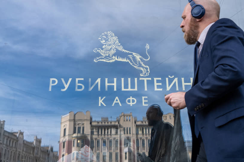 Над планировкой и оформлением интерьера работают известные дизайнеры