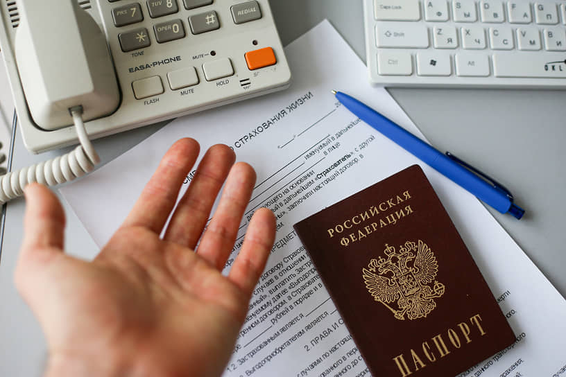 Большинство граждан жалуются на некорректную продажу продукта и введение в заблуждение при покупке полисов инвестиционного страхования жизни, показали данные Центробанка 