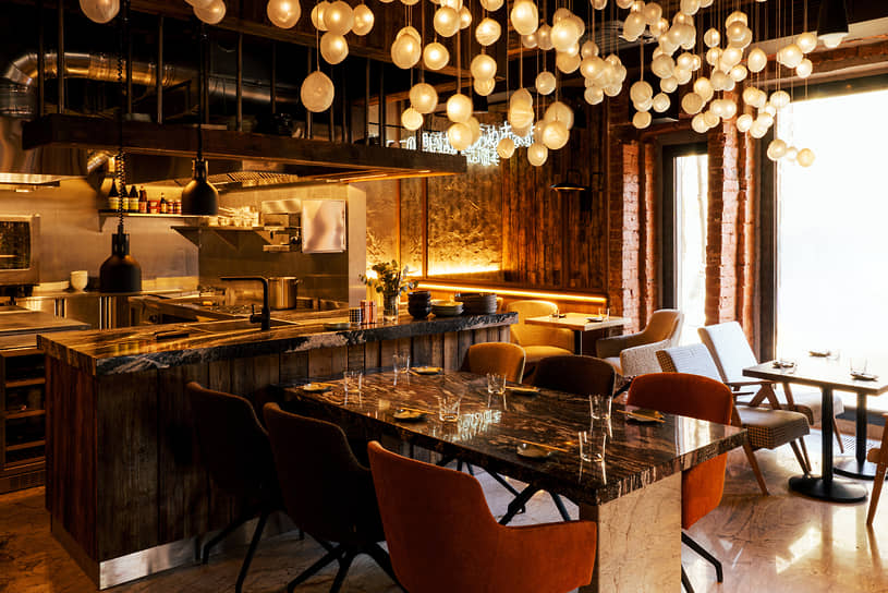 Интерьер ресторана Kiku Izakaya