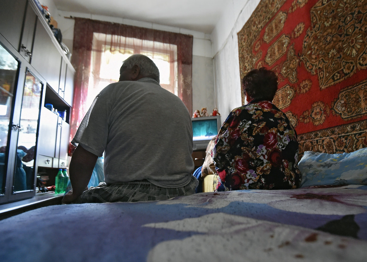 Под обратной ипотекой понимается заем, который предоставляется пожилым людям под залог их недвижимости. Это договор, в соответствии с которым владелец недвижимости, сохраняя за собой право собственности, получает от банка или другого финансового учреждения пожизненные выплаты