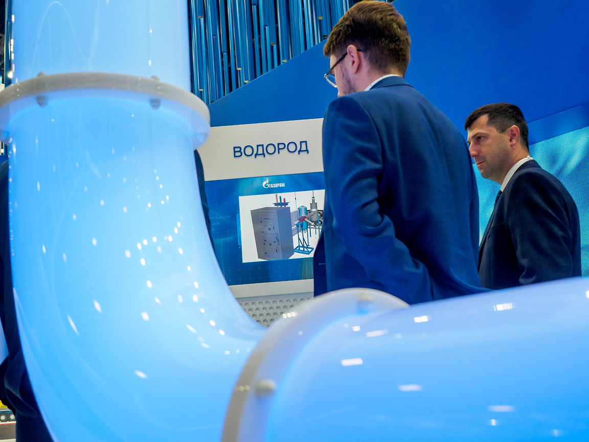 Сейчас водород преимущественно используется в перегонке нефти и химической промышленности 