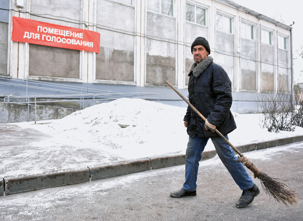 Дополнительные выборы мундепов прошли 9 апреля 2023 года в трех муниципалитетах города. Разыгрывали всего пять свободных мест: в МО «Понтонный» и МО «Город Красное Село» — по два, в МО «Южно-Приморский» — одно