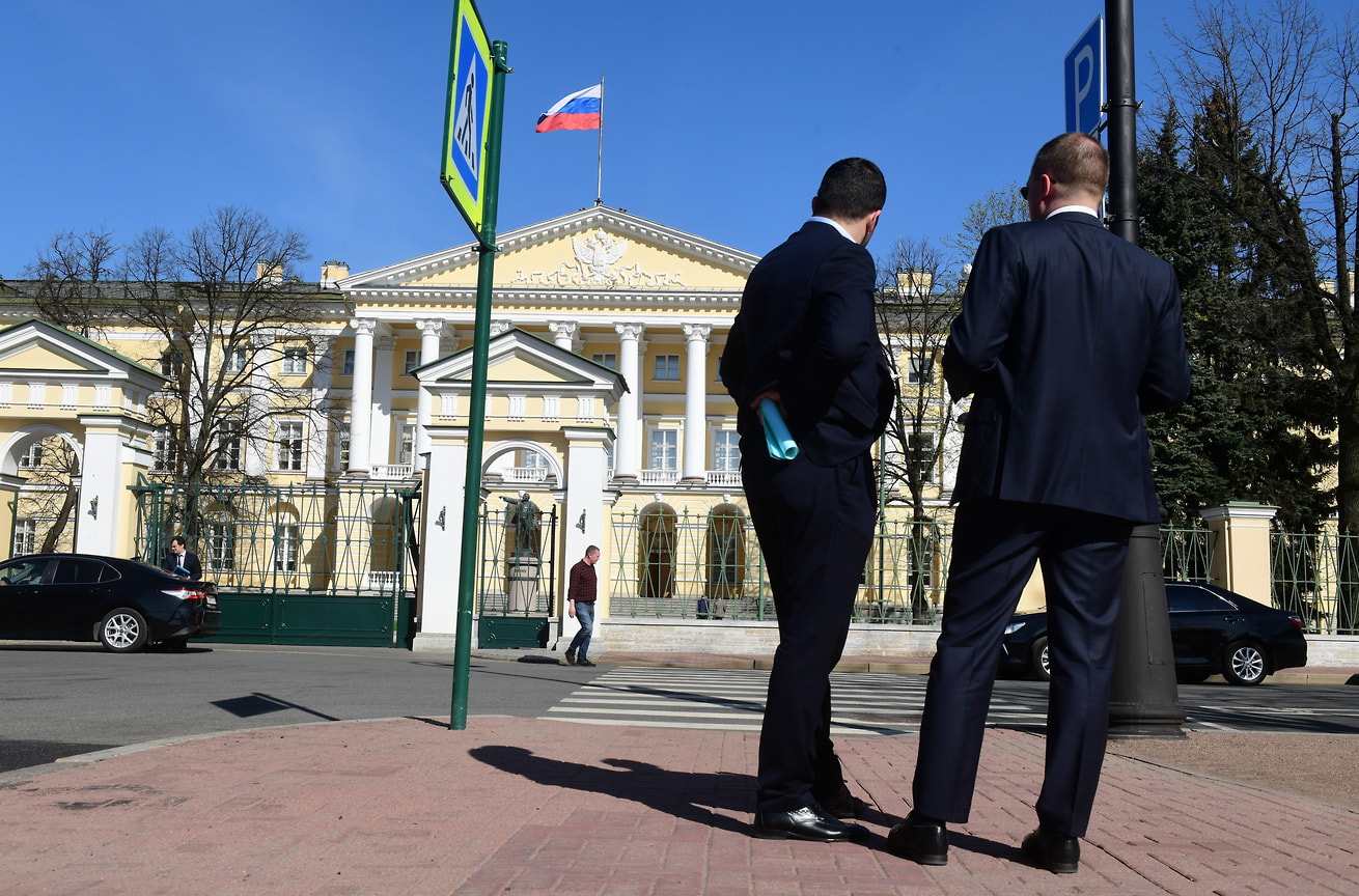 Перераспределение сфер влияния в Смольном длилось почти весь год