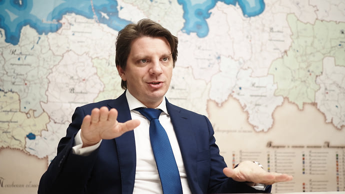«В части соцобъектов и дорог у нас два метода: требовать и договариваться»