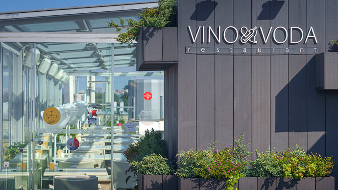 Vino & Voda на террасе