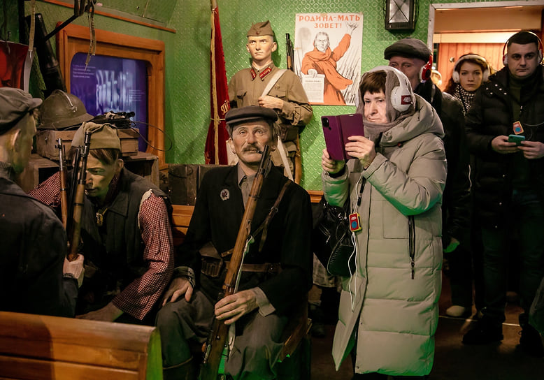 Первой иммерсивной инсталляцией с эффектом погружения стал «Поезд Победы», который курсирует по городам России и Белоруссии 
