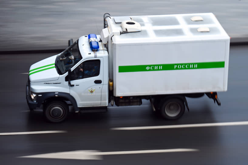 Экс-прокурор отправился в колонию на три года