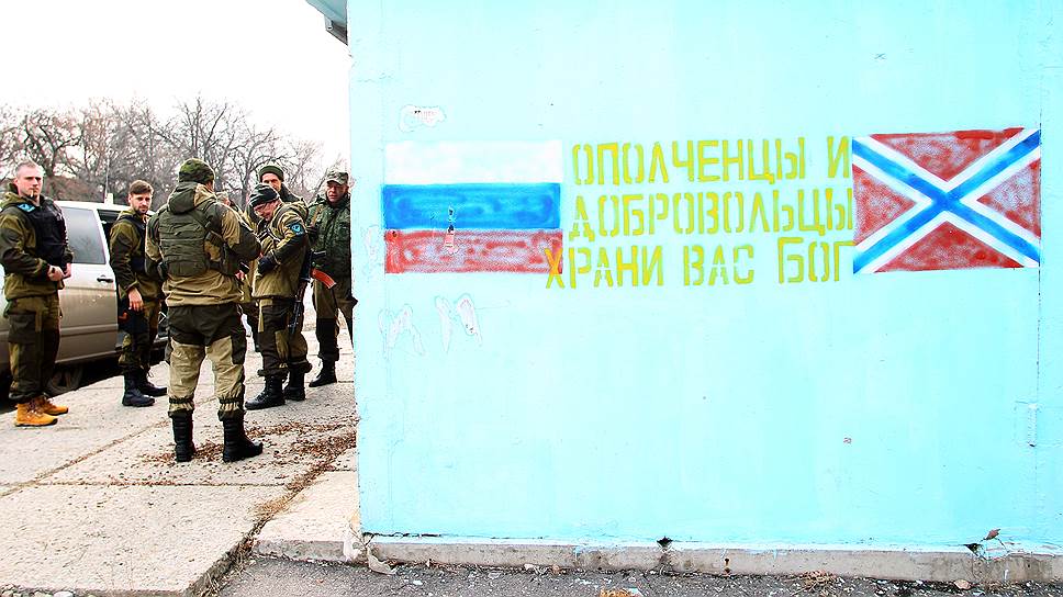 Бойцы миротворческого добровольного батальона "Ангел", по дороге в с.Чернухино Луганской области, для доставки гуманитарной помощи жителям села. 