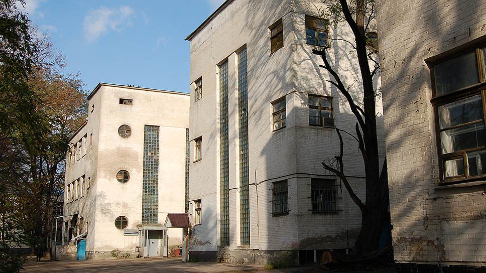 Центральная городская больница Пр. Ворошиловский, 105 П.А. Голосов, А.З. Гринберг, Л.А. Ильин 1927 – 1930 