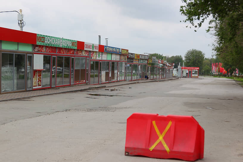 Закрытый по решению властей оптовый овощной рынок, в Аксайском районе 