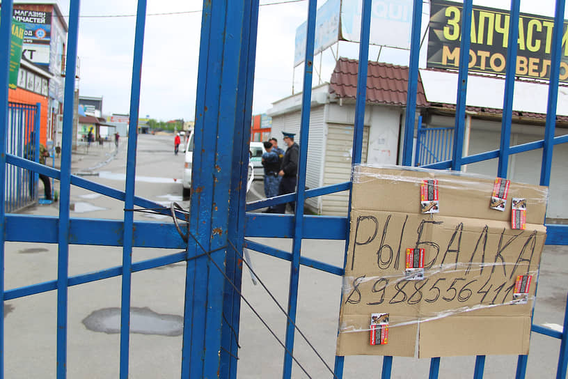 Закрытый по решению властей рынок "Алмаз", в Аксайском районе 