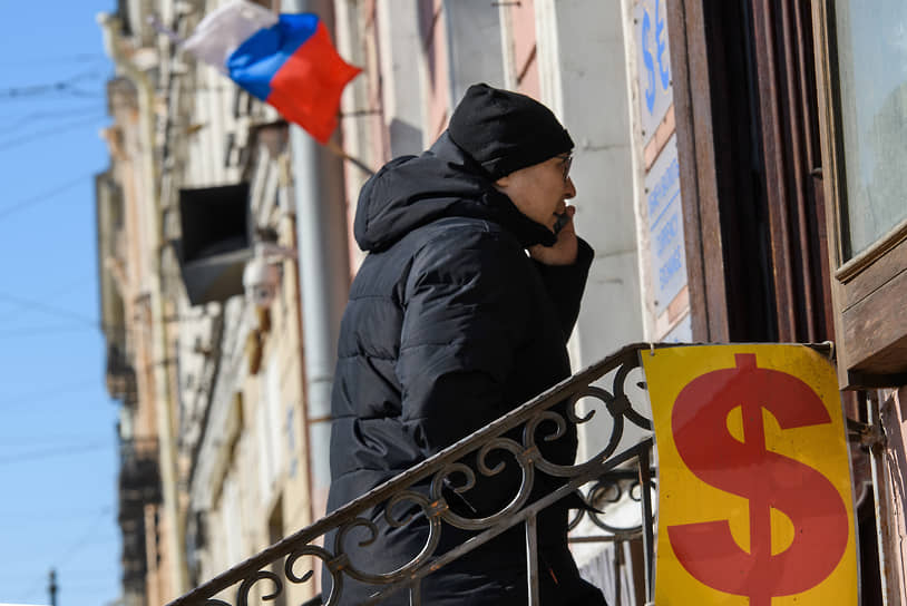 В марте 2022 года банки выдали россиянам 454,9 тыс. кредитов наличными, что на 71,8% меньше, чем в феврале
