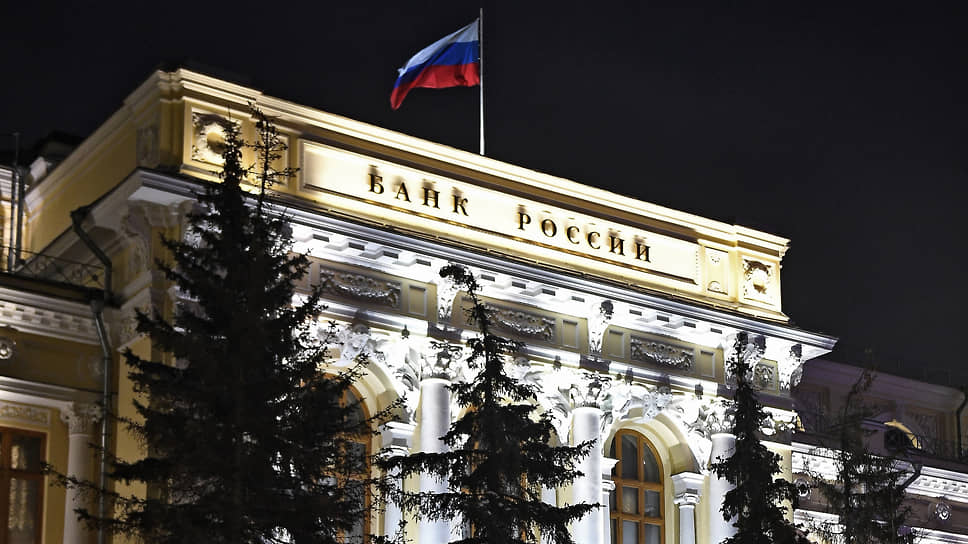 По рекомендации ЦБ, клиентам-аграриям, которые оказались сейчас в сложной ситуации, банки предлагают реструктуризацию долгов, не назначают пени и штрафы 