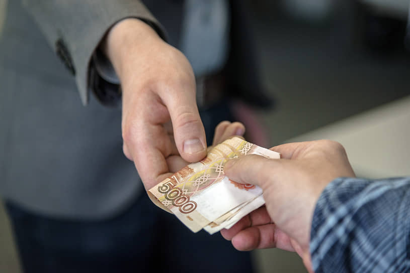 Экс-чиновника оштрафовали на 2 млн рублей за взяточничество