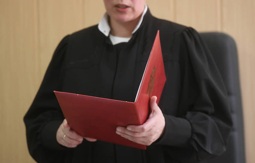 В конце апреля экс-судью Промышленного района признали виновной в покушении на мошенничество с использованием служебного положения (ч. 3 ст. 30; ч. 3 ст. 159 УК РФ) 