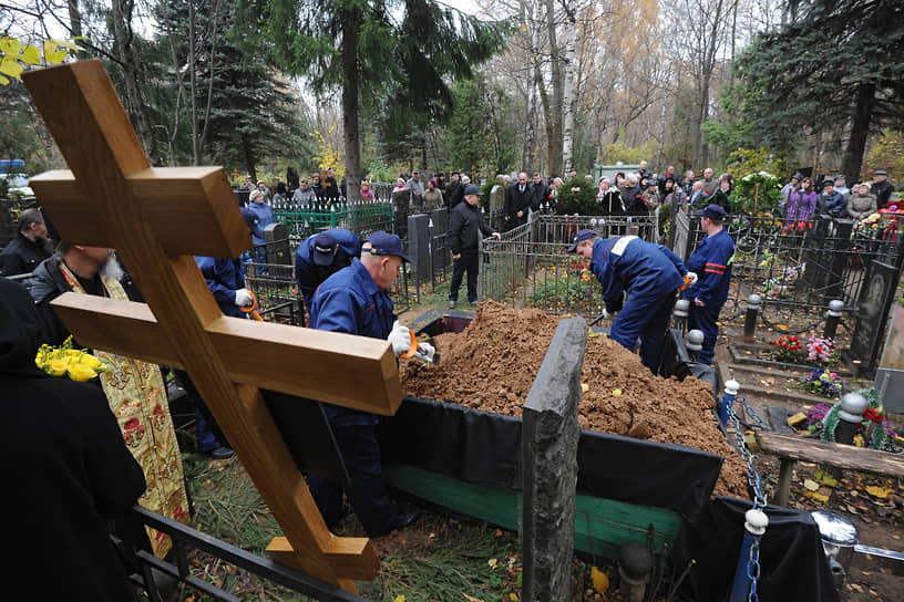 Предприниматель передавал взятку за каждый заключенный договор на оказание ритуальных услуг с родственниками умерших