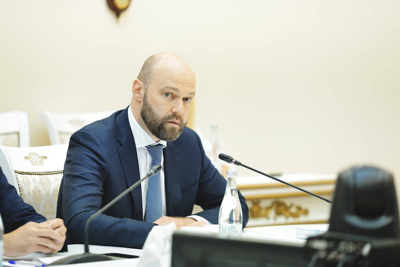 Первый вице-губернатор — председатель правительства Самарской области Михаил Смирнов 