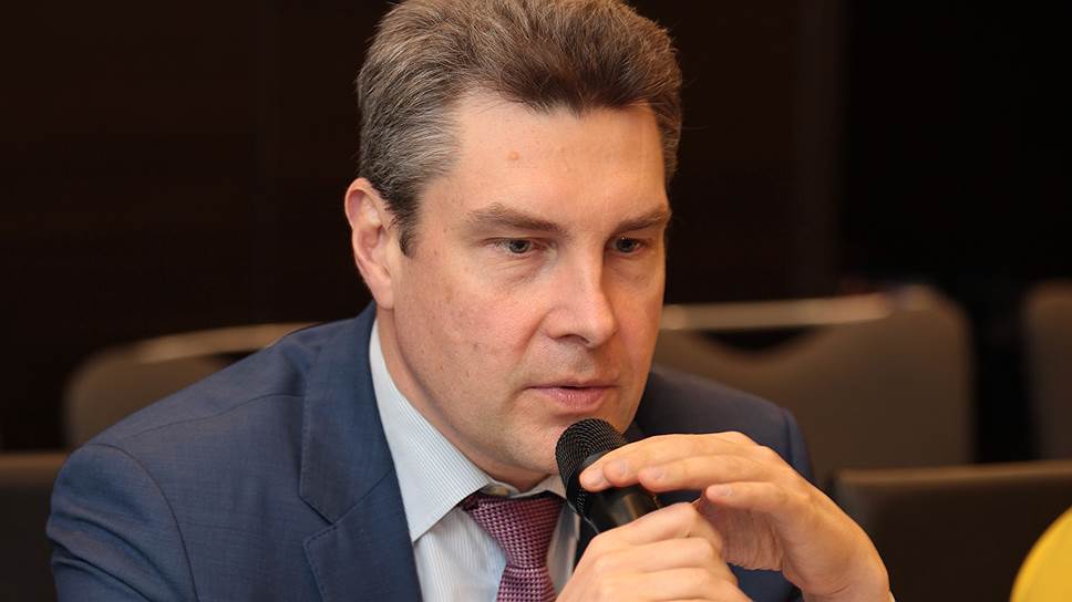 Константин Долонин, управляющий Самарским отделением ОАО «Сбербанк России»: «Макроэкономические условия меняются очень быстро, говорить о росте сложно. Если будет рост в 10% - это будет очень хорошо. Сегодня Сбербанк гораздо сильнее, чем в 2008 году – мы обладаем сильной командой и новейшими технологиями, можем соответствовать и опережать ожидания клиентов».
