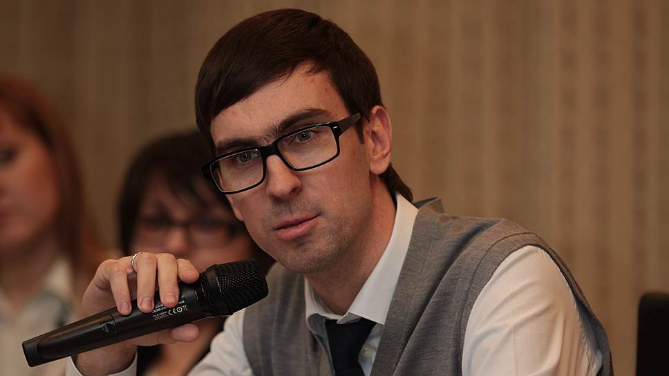 Денис Валов, управляющий операционного офиса в Самаре банка «Интеза»: «Наш банк, несмотря на трудности в части фондирования, продолжает активно предлагать ресурсы. Единственное, в отличие от того, что мы делали в 2014 году, мы будем уходить от продажи по фиксированным ставкам и вернемся к плавающим ставкам. Поэтому рассчитываем, что начавшийся второй квартал покажет более интересную динамику в части корпоративного розничного портфеля».