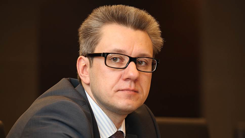 Алексей Грачев, заместитель председателя правления по корпоративному бизнесу банка «Солидарность»: «Если сравнивать 2008/09 годы и 2014/15 годы, то, в принципе, многие процессы в экономике и экономике предприятий проходят также. Единственное, что отличается, - это действия регулятора. Если вспомнить 2009 год, развитие экономики России было более бурным за счет того, что курс нефти был на уровне 100 долларов за баррель. А 100 долларов за баррель 2009 года и 100 долларов за баррель 2015 года – это разные 100 долларов. Поэтому тогда экономика довольно быстро восстановилась и начала расти».