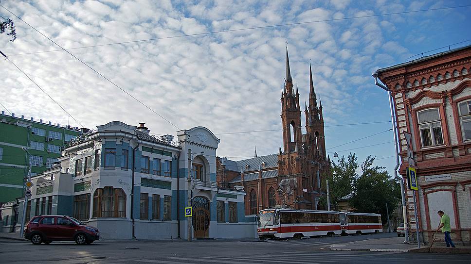 Особняк О.П. Курлиной. Год постройки 1900-1904. Ул. Фрунзе, 159. Архитектор: А.У. Зеленко. С 1941 по 1943 гг. из Москвы в Куйбышев был эвакуирован дипломатический корпус, и особняк стало занимать Посольство Королевства Швеции. В 1995 г. зданию был присвоен статус памятника исторического и культурного наследия федерального значения, а в 2012 г. в доме открылся Музей Модерна.