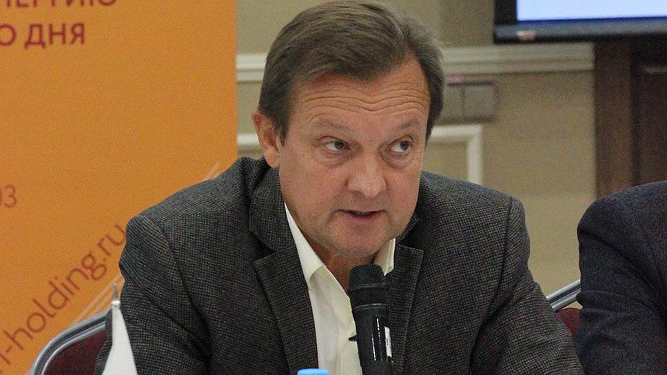 Антонцев Геннадий Анатольевич, председатель комитета по жилищной политике, жилищно-коммунальному хозяйству и энергетике Законодательного Собрания Ульяновской области //Ульяновск. Круглый стол «Неплатежи: Как переломить ситуацию в ЖКХ в Ульяновской области?»
