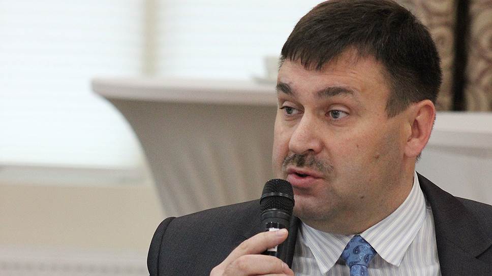 Круглов Михаил Геннадьевич, заместитель генерального директора по реализации газа «Газпром межрегионгаз Ульяновск»: «Нам, всем участникам процесса поставки-потребления энергетических ресурсов, нужно восстановить доверие друг к другу» //Ульяновск. Круглый стол «Неплатежи: Как переломить ситуацию в ЖКХ в Ульяновской области?»