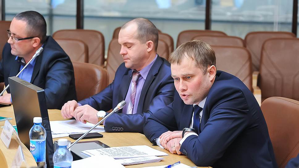 Алексей Марков, коммерческий директор ООО «Оренбург Водоканал»: «В данный момент необходимо предпринять следующие шаги: закрепить на законодательном уровне прямые расчеты, при этом, во избежание проблем с ликвидацией компаний, стоит разделить функции обслуживания общедомовых нужд — для УК — и индивидуальное начисление, работа с жителями — для ресурсоснабжающих организаций. Кроме того, нужно упростить порядок отключения абонентов и повысить эффективность работы судебных приставов».