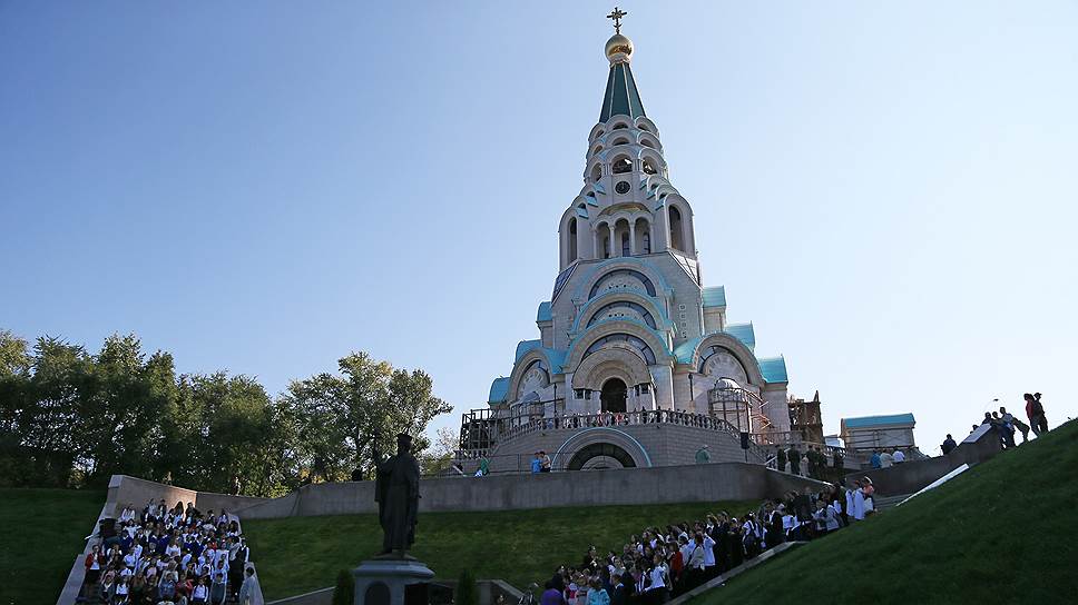 Храм располагается в Октябрьском районе города возле четвертой очереди набережной. 